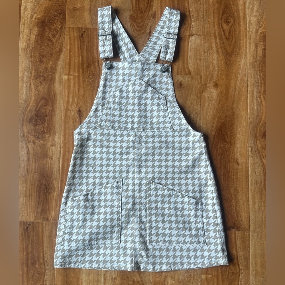 Dickies Women's Beige and White Houndstooth Overall Jumper Dress XS